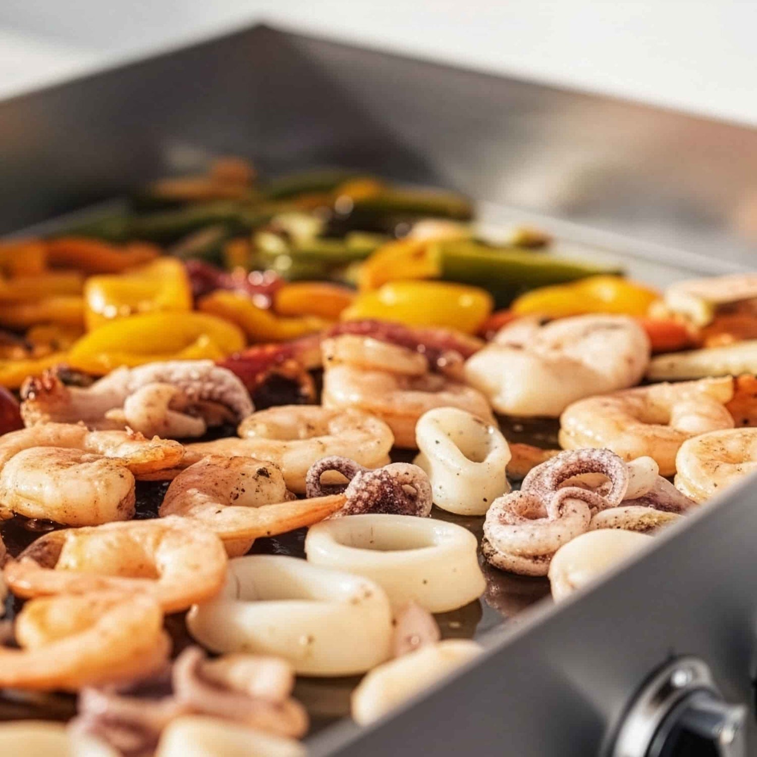 Meeresfrüchte und Gemüse auf der Gas-Plancha von Vivaplancha zubereitet – gleichmäßiges Garen und perfektes Anbraten
