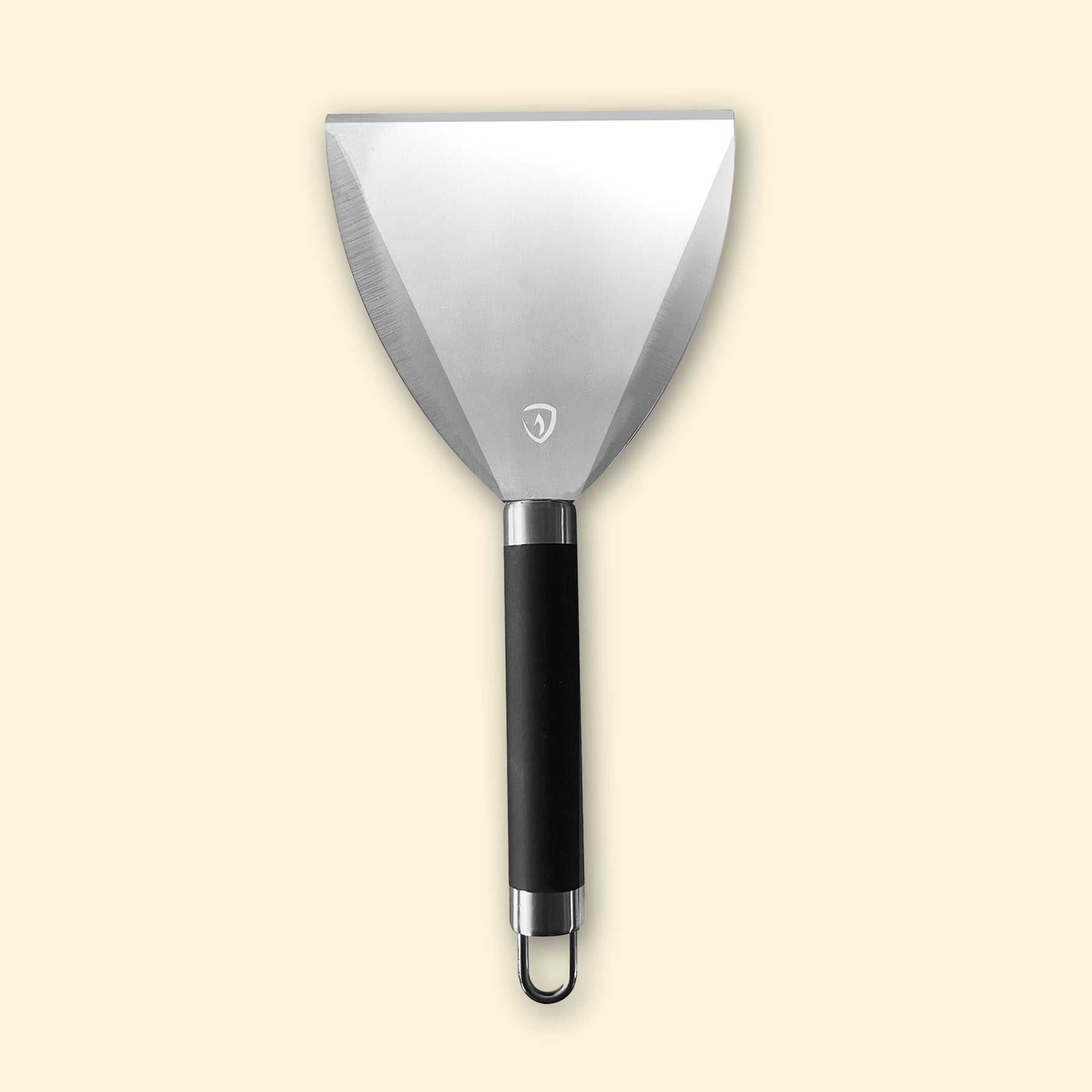 Spatule d’entretien en inox avec lame large et poignée noire, présentée de face sur fond uni clair.